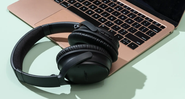 Computer & Headphones