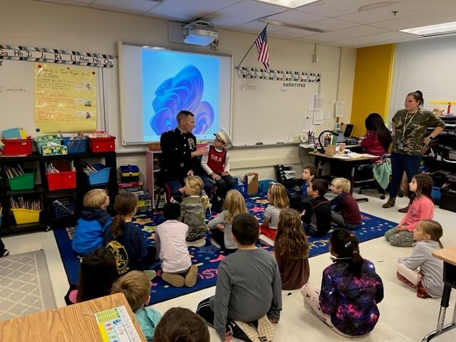 A military parent presents to classroom students.