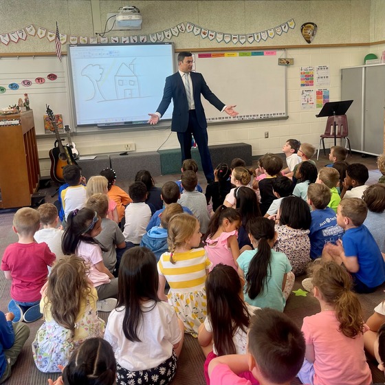 Doug Kammerer, Chief Meteorologist from NBC Washington, presents to Clermont Kindergarteners.