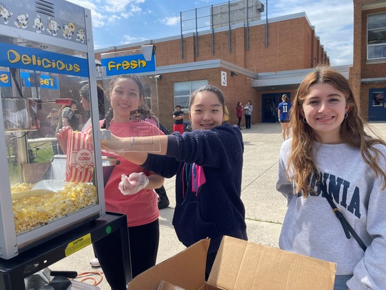 Junior Class Council selling popcorn at Hey Day