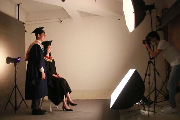 Photo session with graduates