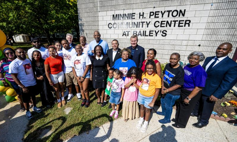 Group photo of those attending the Minnie H. Peyton Community Center dedication