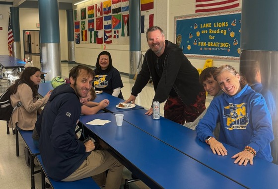 parents and students eating breakfast together at school