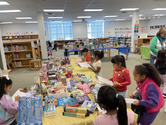 Students shopping at the Bookfair 