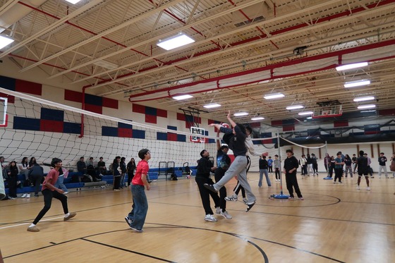 Tj students competing at the Class of 2026 volleyball tournament