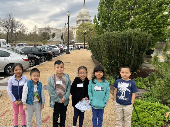Students visiting the botanical gardens 