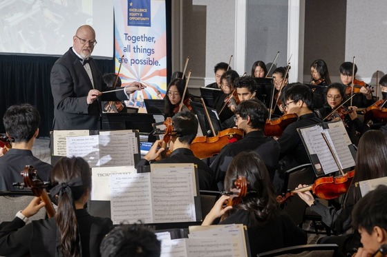 orchestra of students 