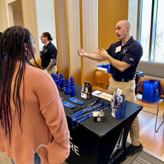 vendor talking to participant