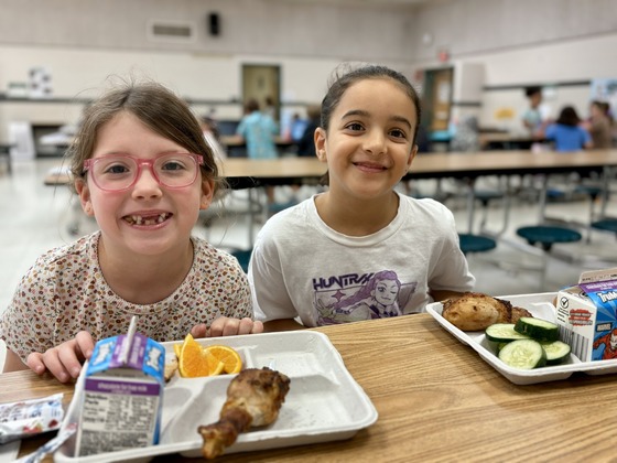 students eating lunch