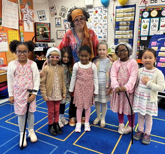 Teacher and kindergarteners dressed like old people to celebrate the 100th day of school