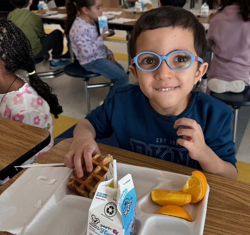 student eating breakfast