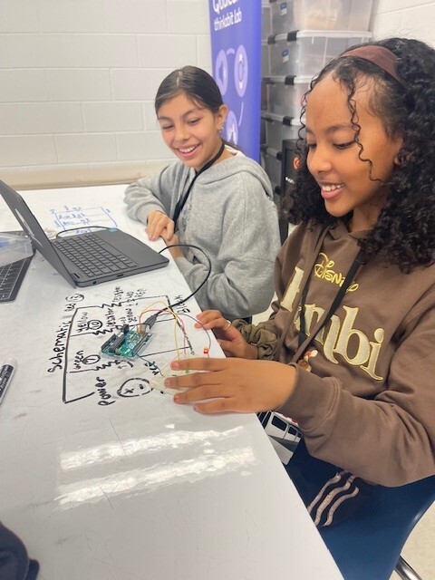 Two students visiting the Thinkabits lab.
