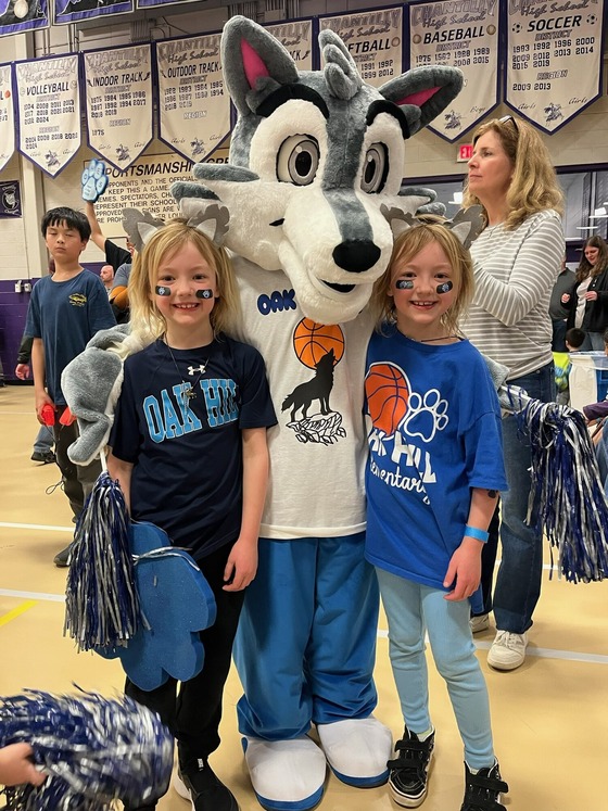 Two girls with Oakie