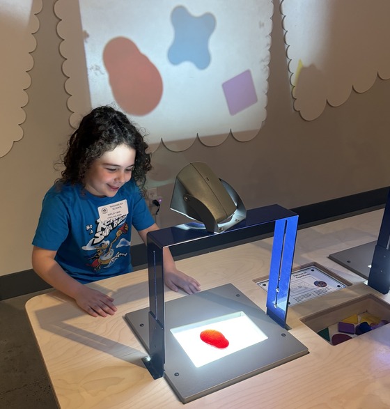 Student does an experiment at a museum 