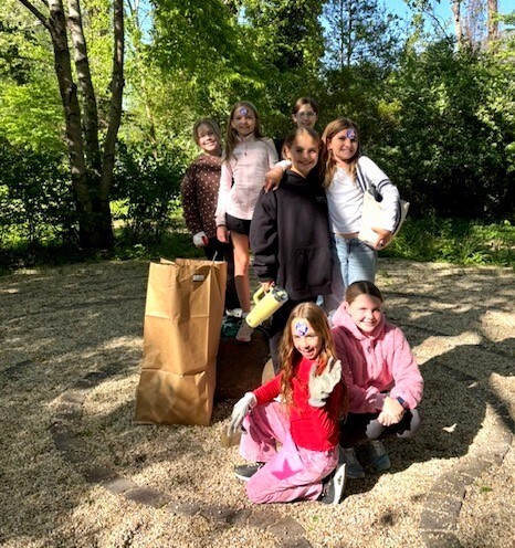 girl scouts clean labyrinth