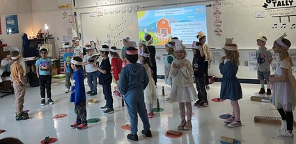 kids singing in music class