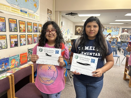2 girls with an award
