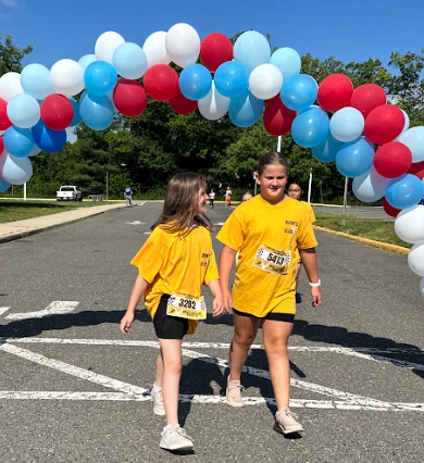 students in run club under balloon arch