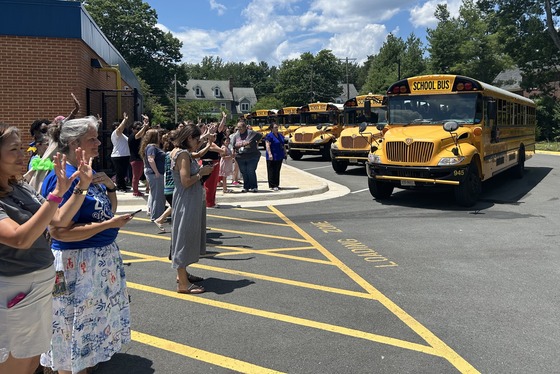 picture of waving to the buses