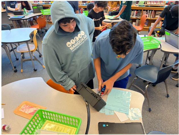 7th Graders participating in Library Orientation