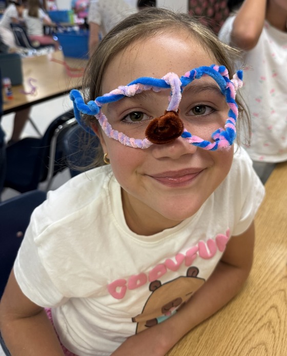 4th graders in STEAM create fun items out of pipe cleaners