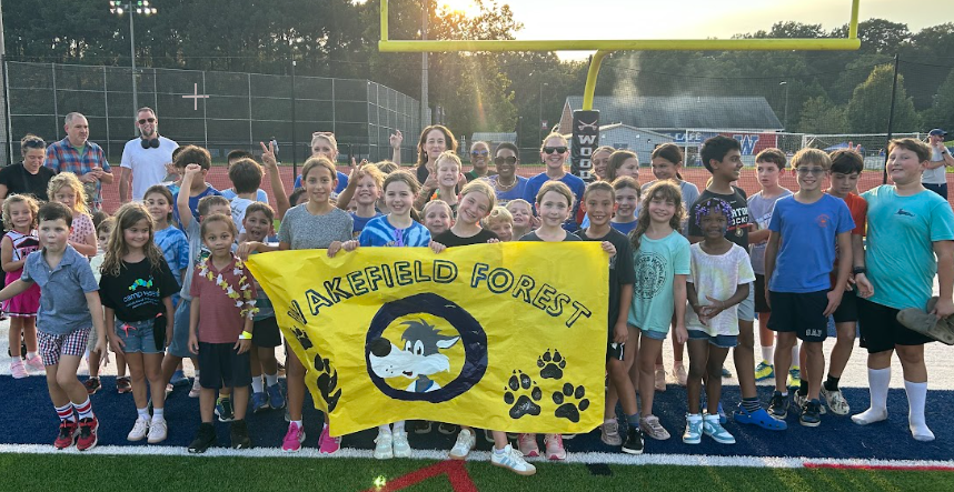picture of WFES students in the end zone at the Woodson football game