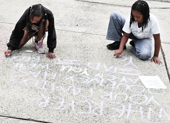 Student ambassadors spread kindness via chalk drawings/messages.