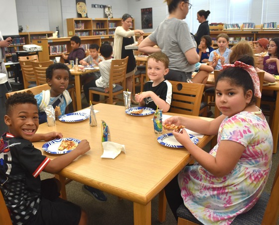 4 students participating in the CARES Pizza lunch