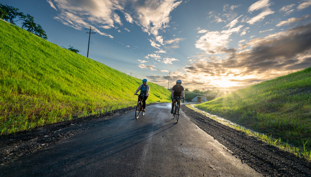 Image of two cyclists on the I66 Parallel Trail