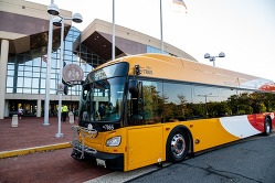 fairfax connector bus in front of government center