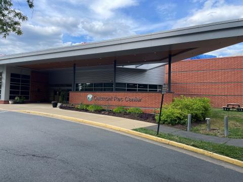 photo of front of oakmont rec center