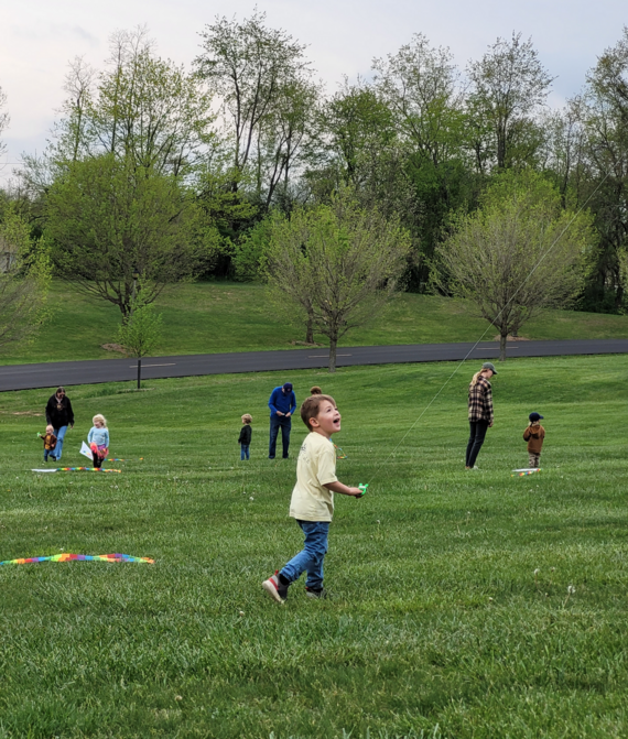 explorers - kite flying