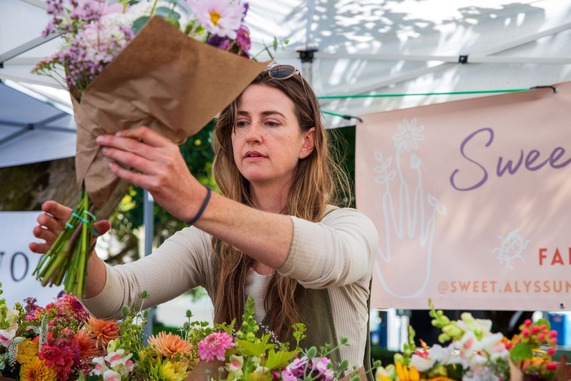 farmers market flower vendor