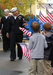 Veterans Parade photo_with child