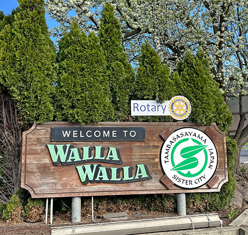 Welcome to Walla Walla sign with Tambasasayama city seal