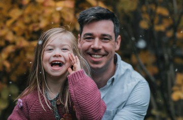 father-and-daughter-smiling-in-autumn-foliage