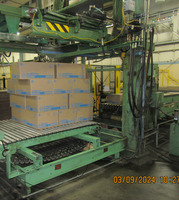 Paper packing machine with boxes stacked on conveyor belt