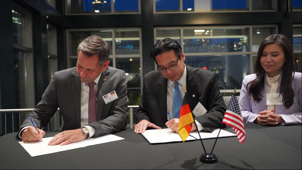 Photo of Saxony and WA MOU signing