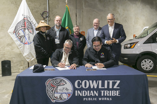 Cowlitz Indian Tribe and Commerce Memorandum of Understanding signing