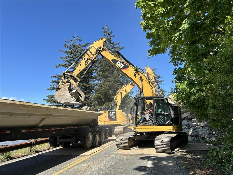 SR 11 Rockslide removal