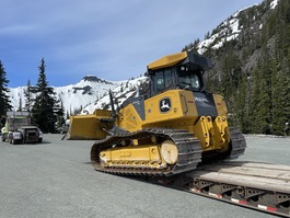 Unloading the Dozer - Artist Point