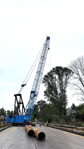 An example of the type of crane that will be moved into the work zone