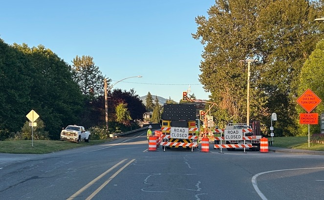 Road closure barricades and a temporary traffic signal in Mount Vernon along SR 536 near the Skagit River Bridge.