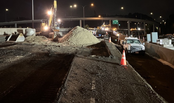 Crews install drainage crossing near SR 522 during full weekend closure of southbound I-405 in Bothell Oct. 9-12, 2026.