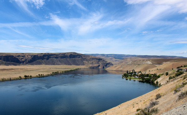 Columbia River near Crescent Bar