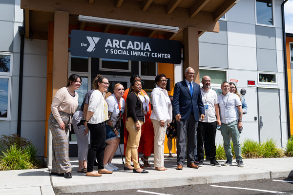 Governor Jay Inslee visits the YMCA Arcadia in Auburn, the first youth-focused supportive housing facility in South King County.