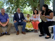 Gov. Inslee visits Parque Padrinos in Wenatchee to discuss their efforts to connect local governments with the Hispanic community