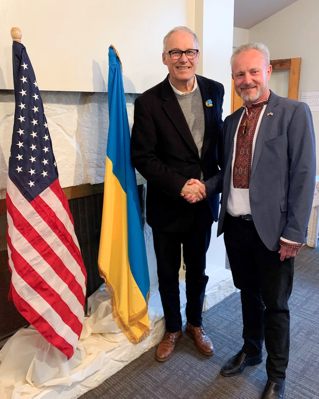 Gov. Jay Inslee shakes hands with Oleg Pynda, executive director of Washington?s Ukranian Community Center.