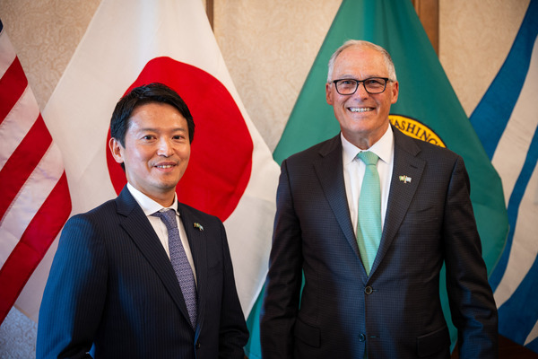 Gov. Motohiko Saito of Japan?s Hyogo Prefecture and Gov. Jay Inslee