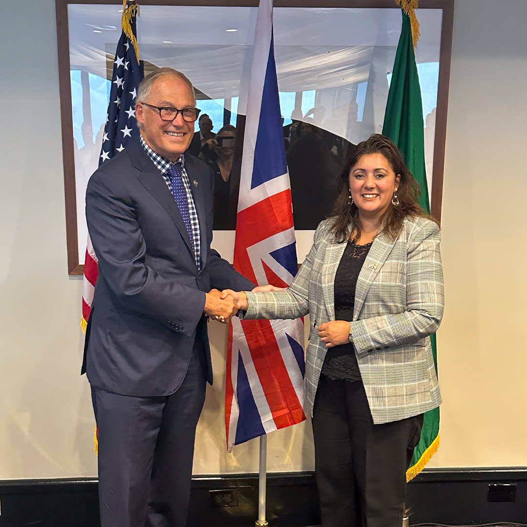 Gov. Inslee shakes hands with Nusrat Ghani, UK Minister for Industry and Economic Security.